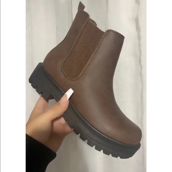 NWT!! Brown Round Toe with Elastic Sides Boot - Picture 2 of 2
